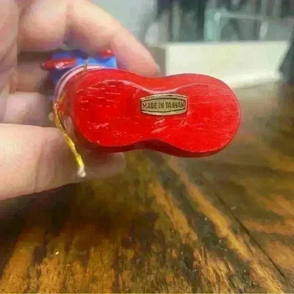 Vintage Heirloom Hand Painted‎ Wooden Christmas Ornament. Made in Tiawan - Picture 5 of 7